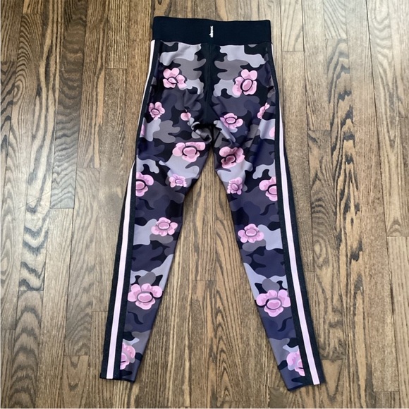 Ultracor Flower Camo leggings with built in compression Women’s size large - Picture 4 of 6